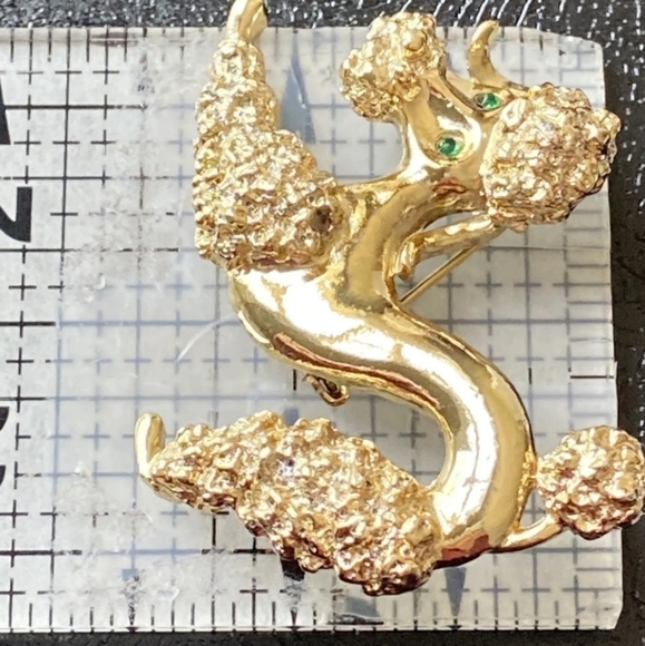 VINTAGE 1950's Gold Playful Green Eyed Poodle Brooch Pin By Gerry - Picture 8 of 12